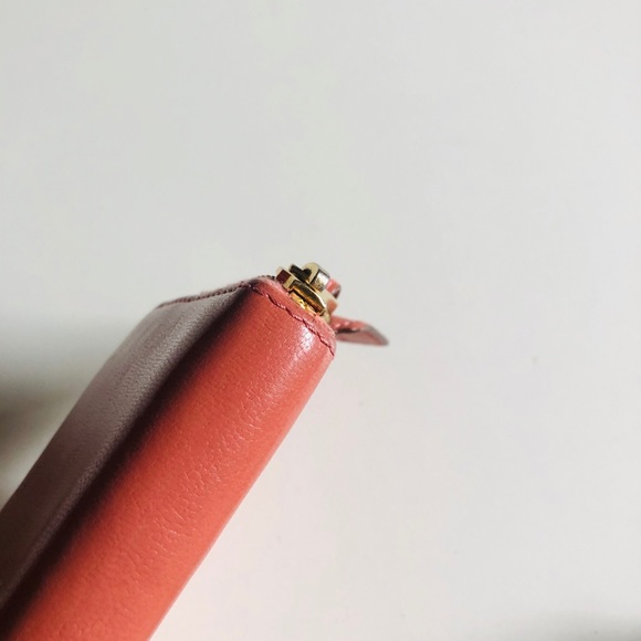 ⭐️Marc Jacobs⭐️Rose Pink Leather Zip Wallet - Picture 9 of 15